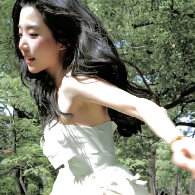 院子里的女人